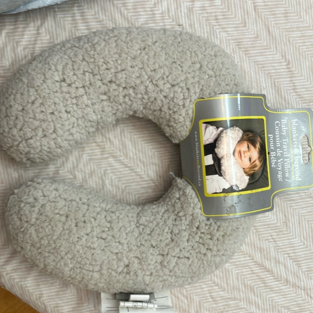 Baby travel pillow